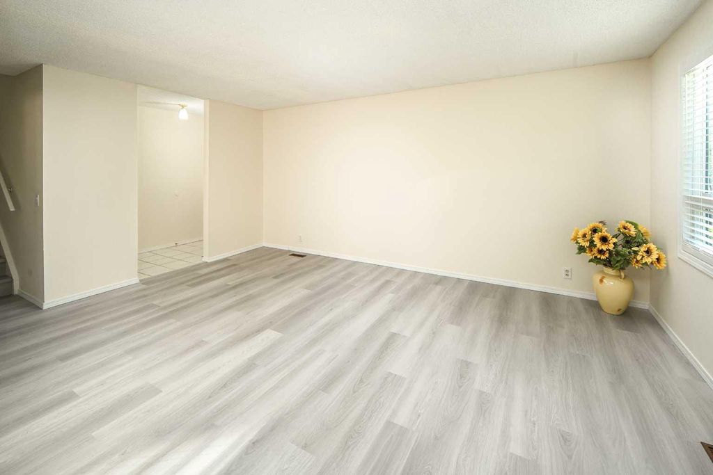 Photo of 20 Bernard Way NW, Calgary, AB T3K 2B9 (MLS # A2293046)