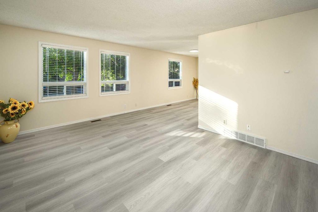 Photo of 20 Bernard Way NW, Calgary, AB T3K 2B9 (MLS # A2293046)