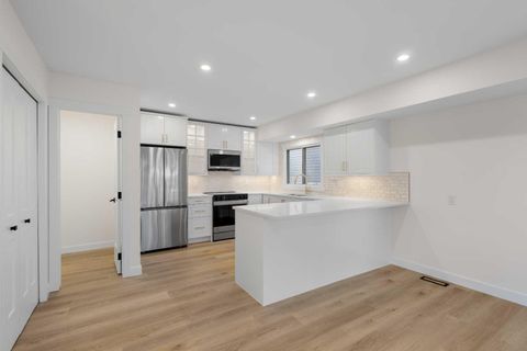 4 Cedarwood Rise SW Calgary AB T2W 3H9