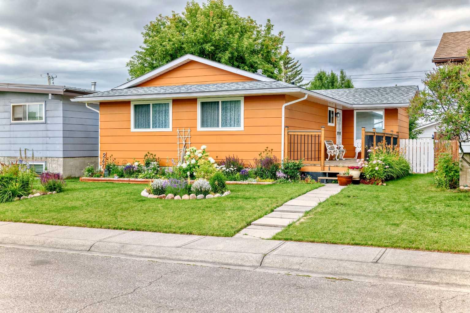 247 Doverview Crescent SE