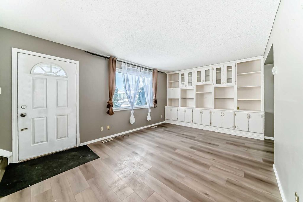 Photo of 35 Nash St #B1, Red Deer, AB T4P 1X9 (MLS # A2293401)