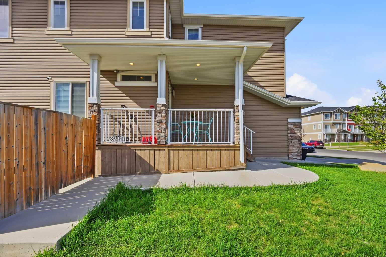 60 Redstone Grove NE