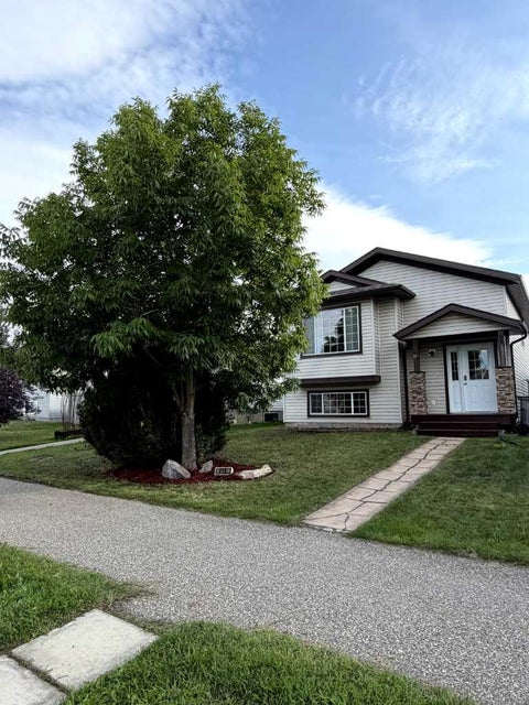 Photo of 116 Pinnacle Boulevard, Grande Prairie, AB T8W 2V7 (MLS # A2352592)