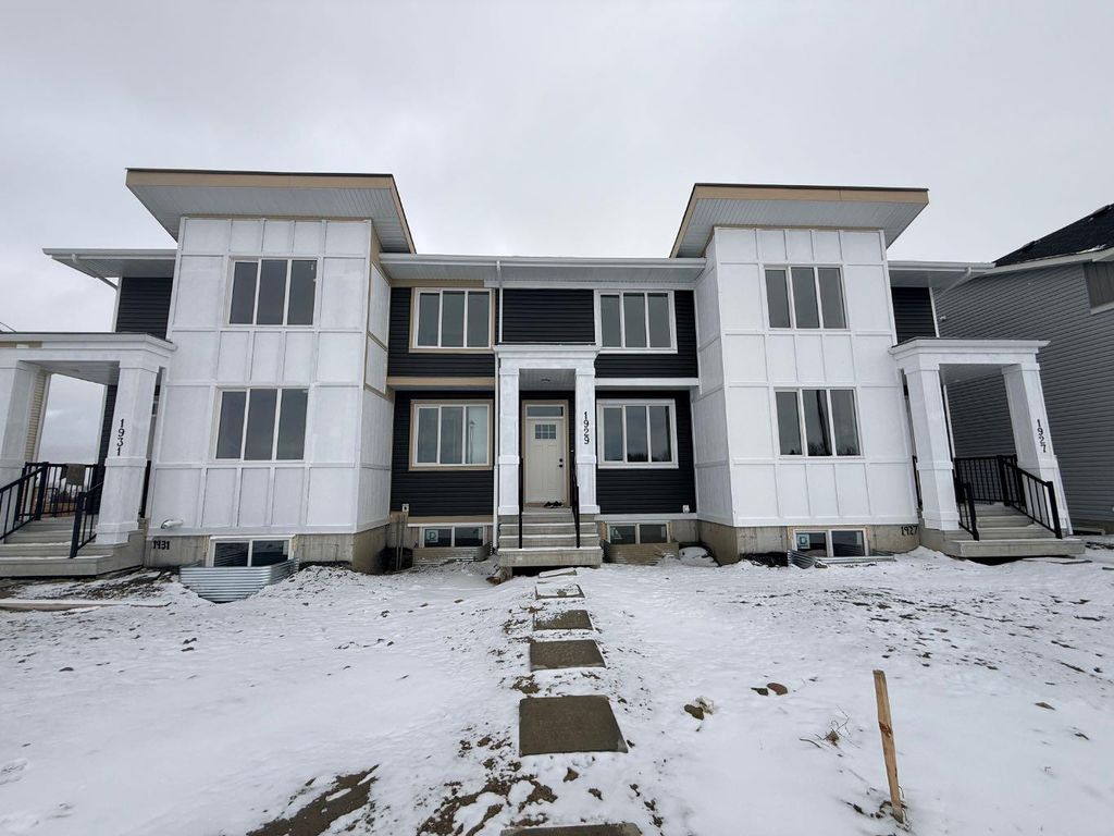 Photo of 1929 McCaskill Drive, Crossfield, AB T0M 0C1 (MLS # A2305391)