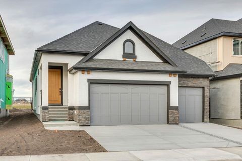 Photo of 176 Marina Grove SE, Calgary, AB T3M 3S9 (MLS # A2266740) Photo of 176 Marina Grove SE, Calgary, AB T3M 3S9 (MLS # A2266740)