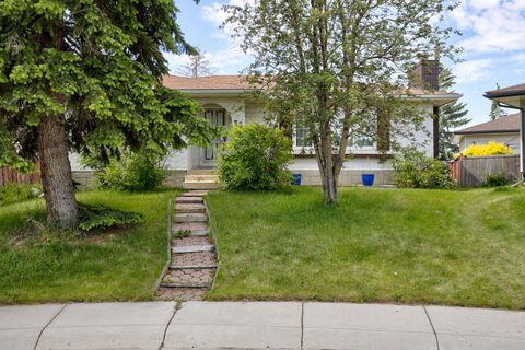 Photo of 35 Penworth Place SE, Calgary, AB T2A 4G4 (MLS # A2322832)