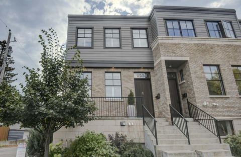 1581 38 Avenue SW Calgary AB T2T 6W8