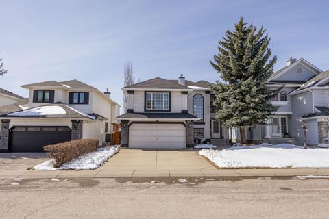 Photo of 119 Valley Glen Bay NW, Calgary, AB T3B 5P9 (MLS # A2303270)