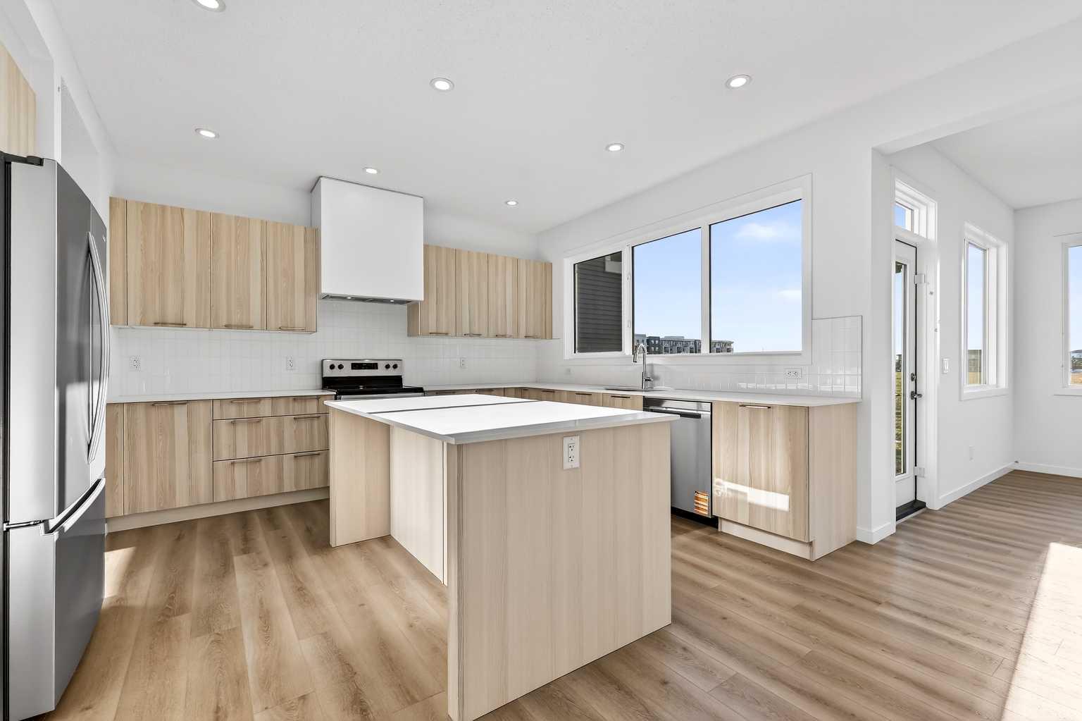 89 Corner Glen Avenue NE