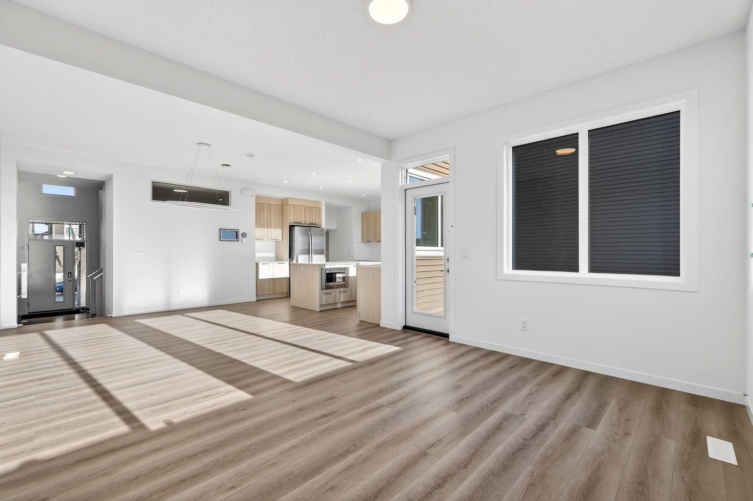 89 Corner Glen Avenue NE