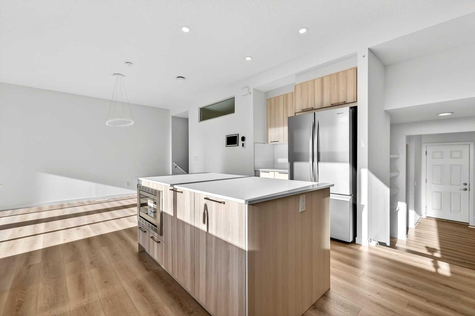 89 Corner Glen Avenue NE