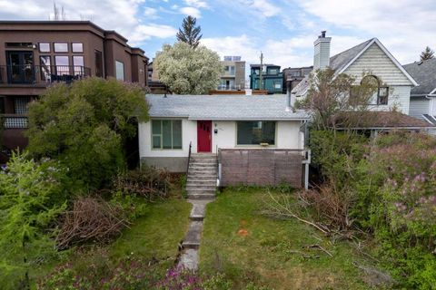 2006 30 Avenue SW Calgary AB T2T 1R2