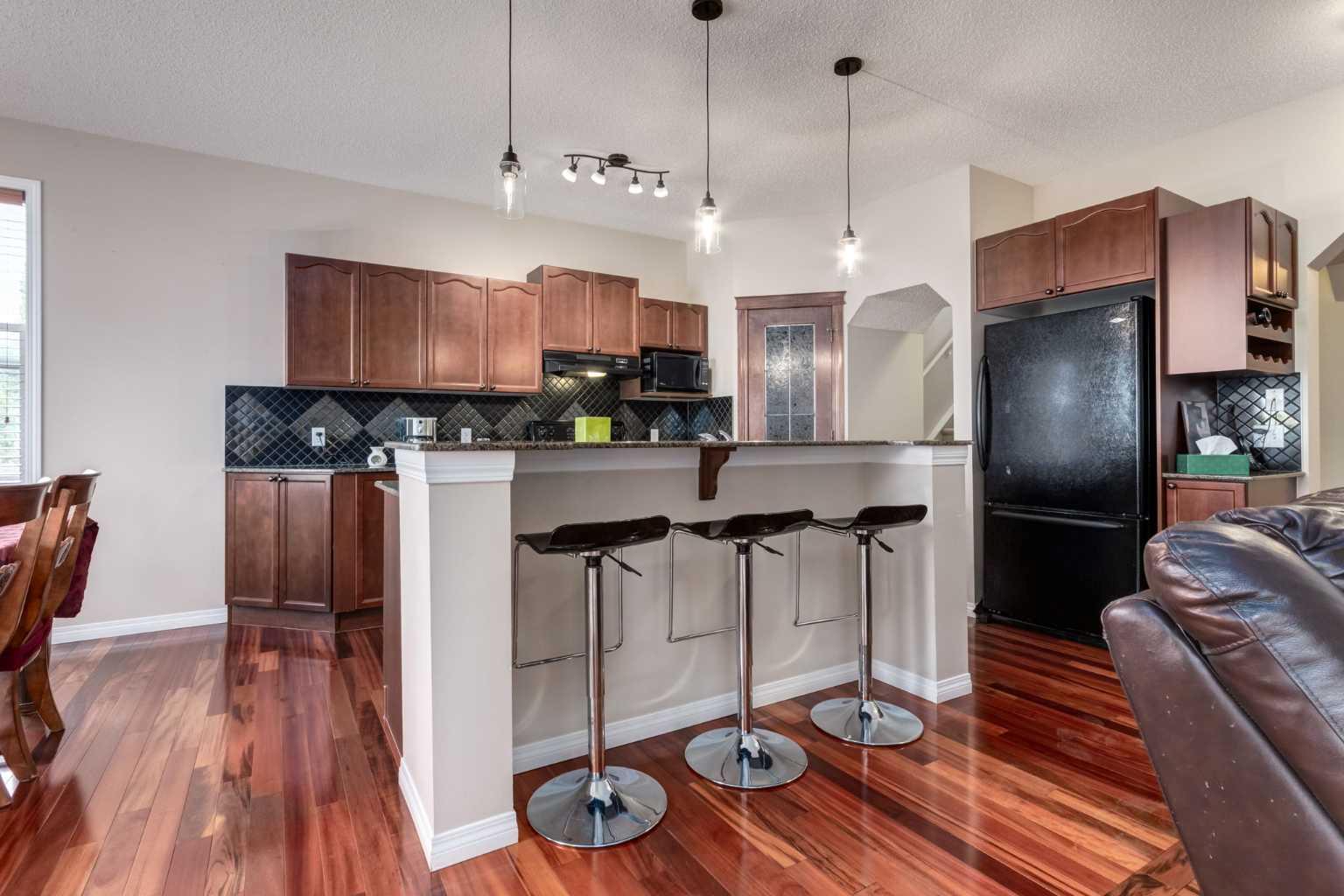 82 Everglen Crescent SW