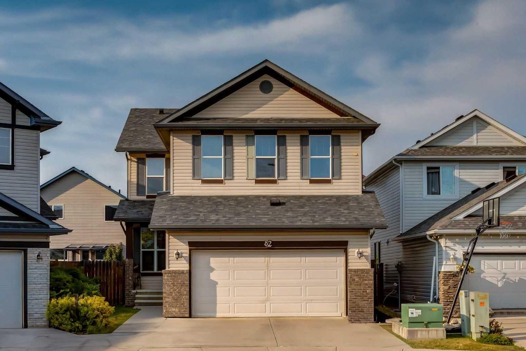 Photo of 82 Everglen Crescent SW, Calgary, AB T2Y 0G5 (MLS # A2296957)