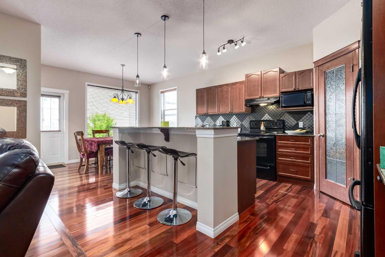 82 Everglen Crescent SW