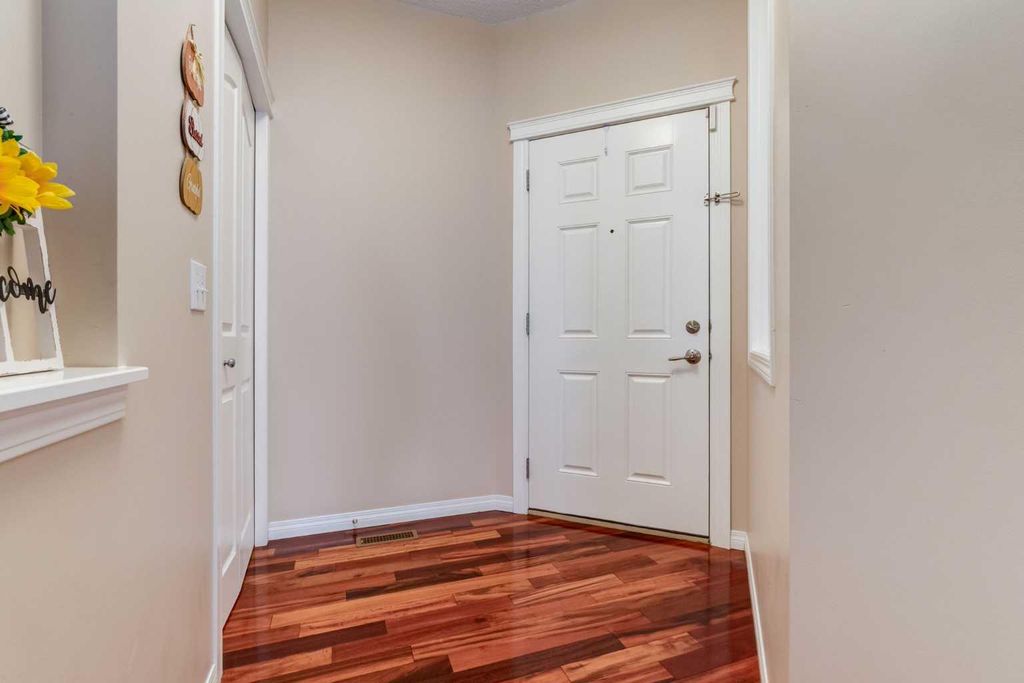 Photo of 82 Everglen Crescent SW, Calgary, AB T2Y 0G5 (MLS # A2296957)