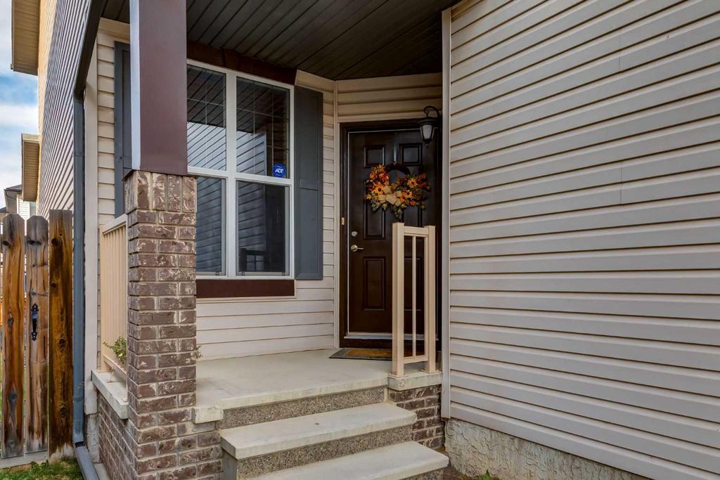 Photo of 82 Everglen Crescent SW, Calgary, AB T2Y 0G5 (MLS # A2296957)