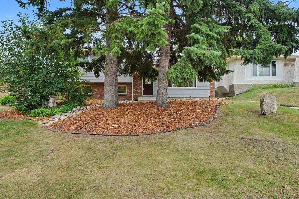 Photo of 727 120 Avenue SW, Calgary, AB T2W 1V4 (MLS # A2335651)
