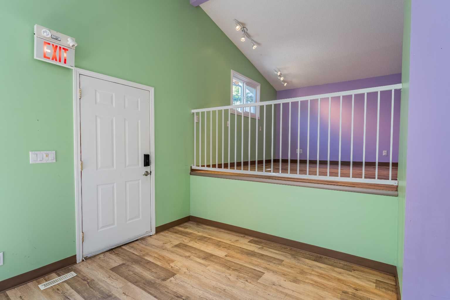 106 Elma Street W