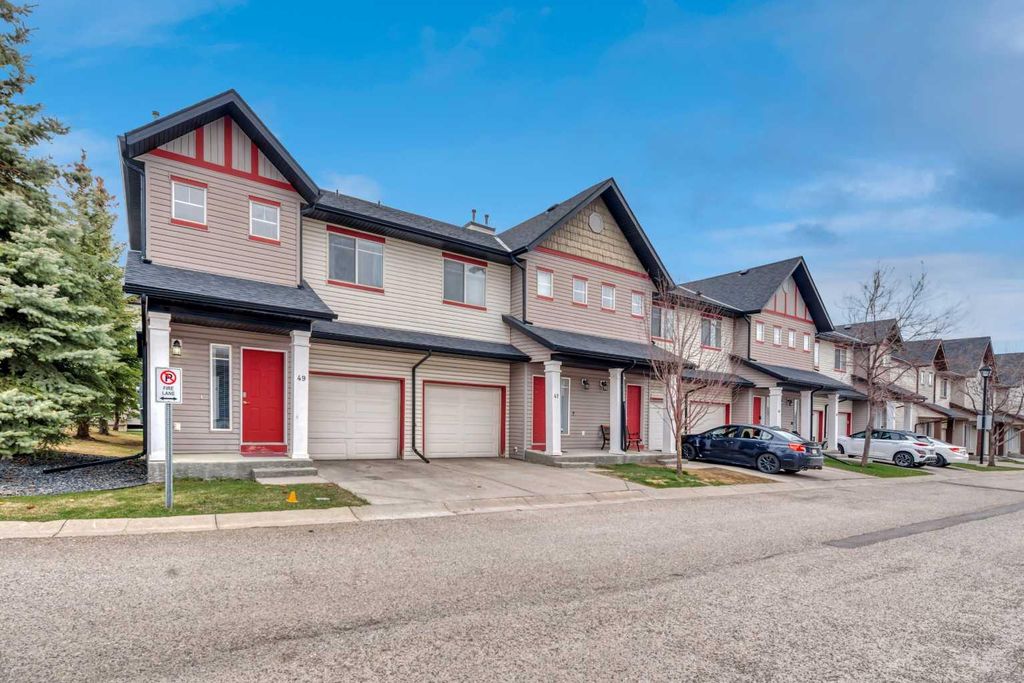 Photo of 49 Everridge Gardens SW, Calgary, AB T2Y 0G8 (MLS # A2305041)