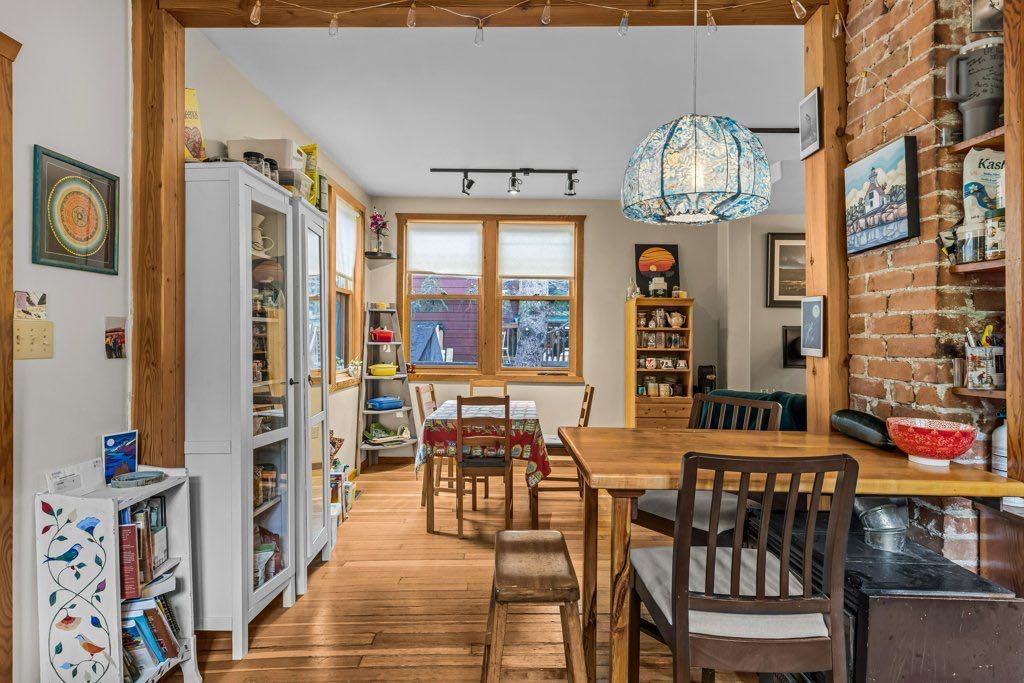 132 Rundle Crescent A and B