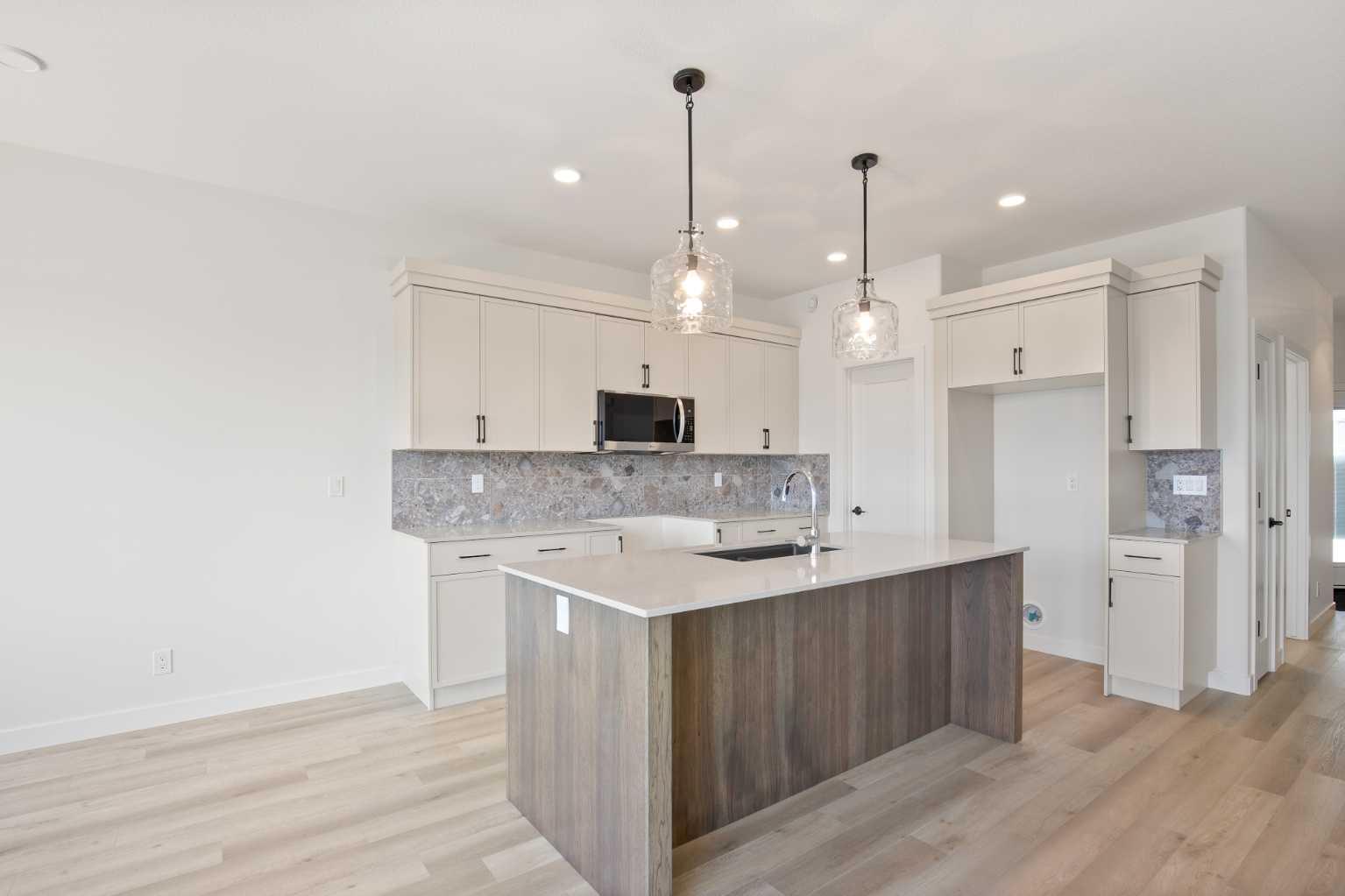 32 Sunrise Crescent N