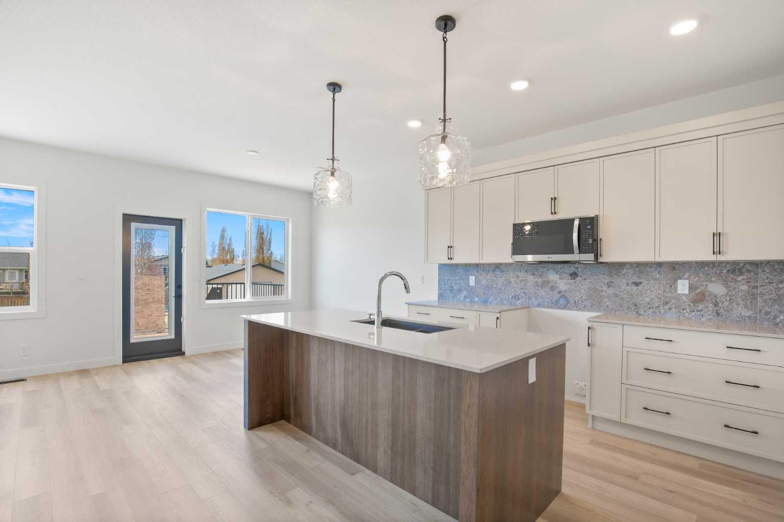 32 Sunrise Crescent N