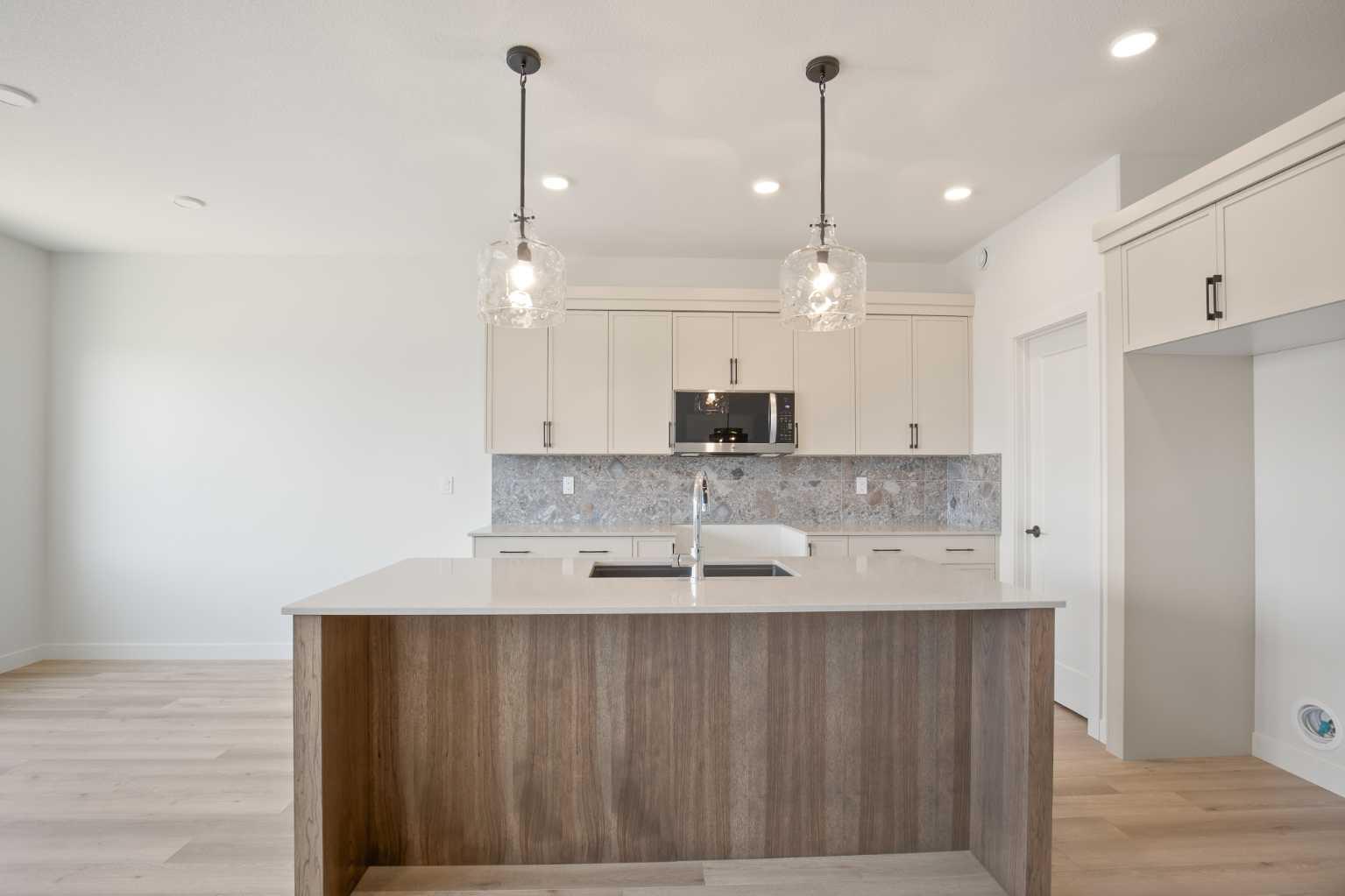 32 Sunrise Crescent N