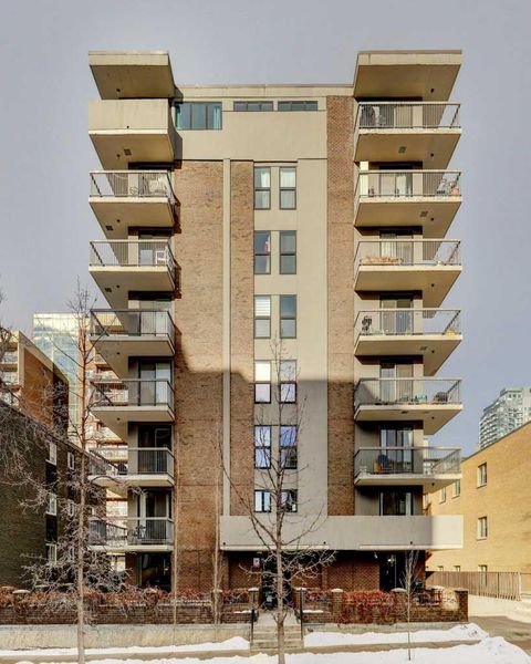 Photo of 616 15 Avenue SW #802, Calgary, AB T2R 0R5 (MLS # A2277753)