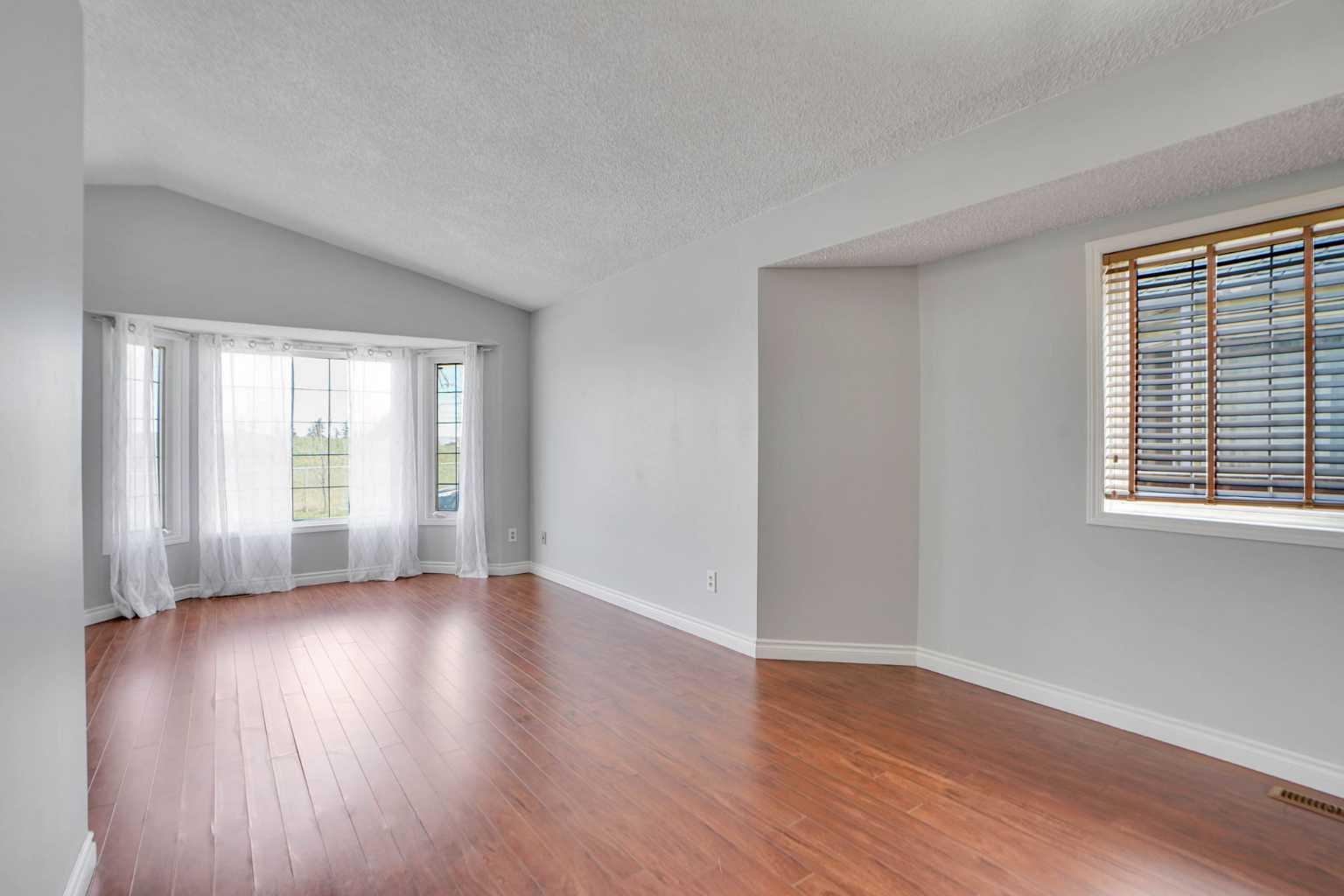 336 Whitworth Way NE