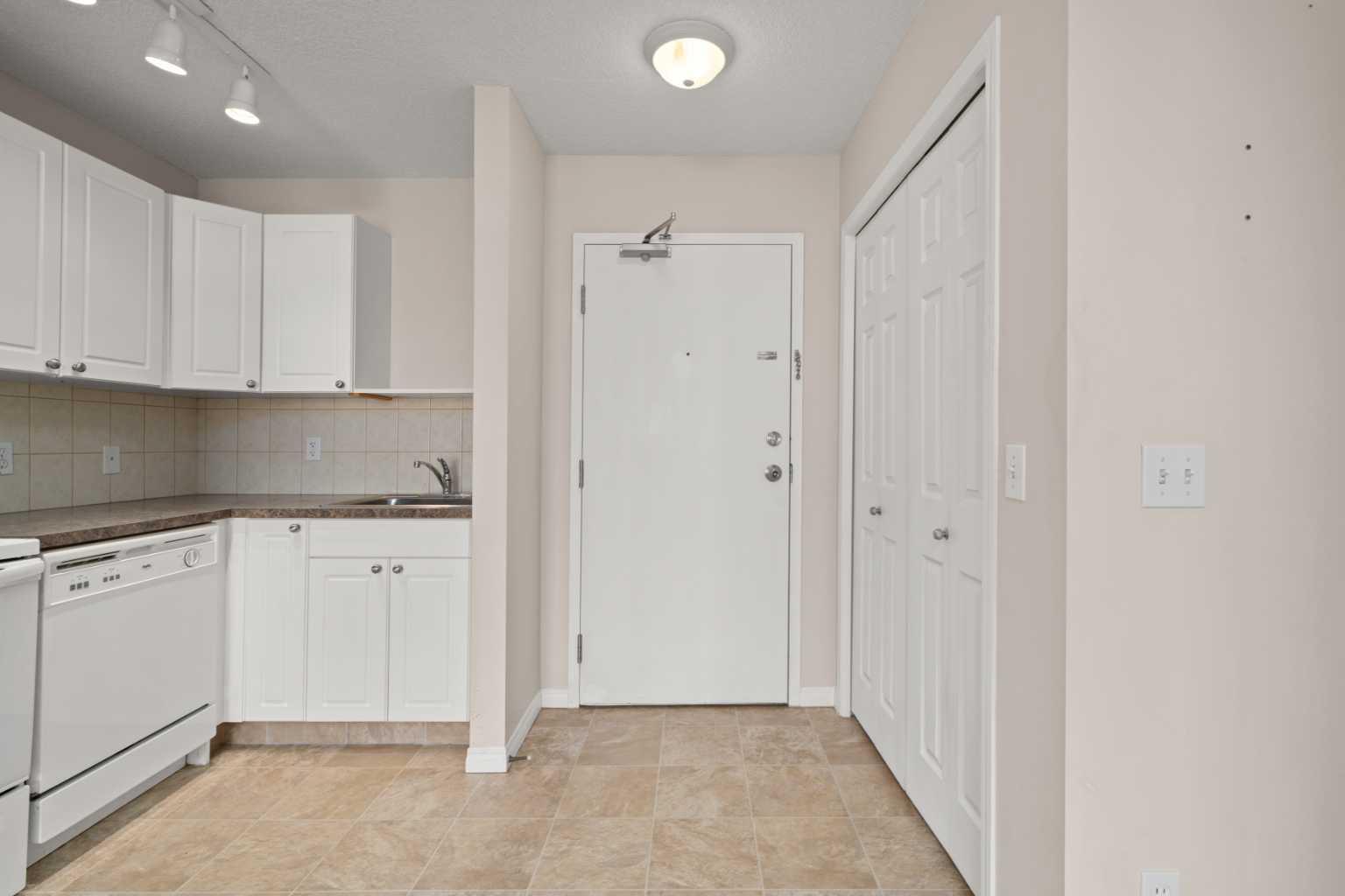 1010 Railway Street 208