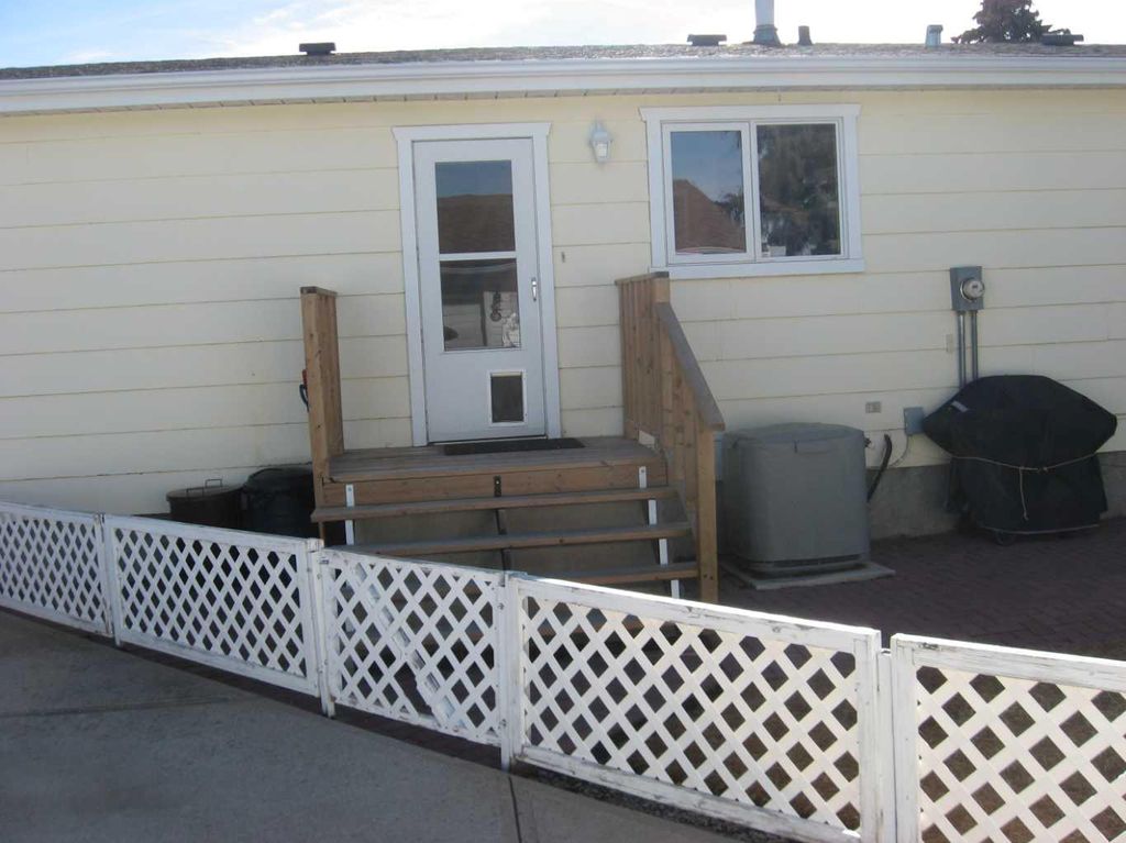 Photo of 6 westrose Avenue W, Claresholm, AB T0L 0T0 (MLS # A2291523)
