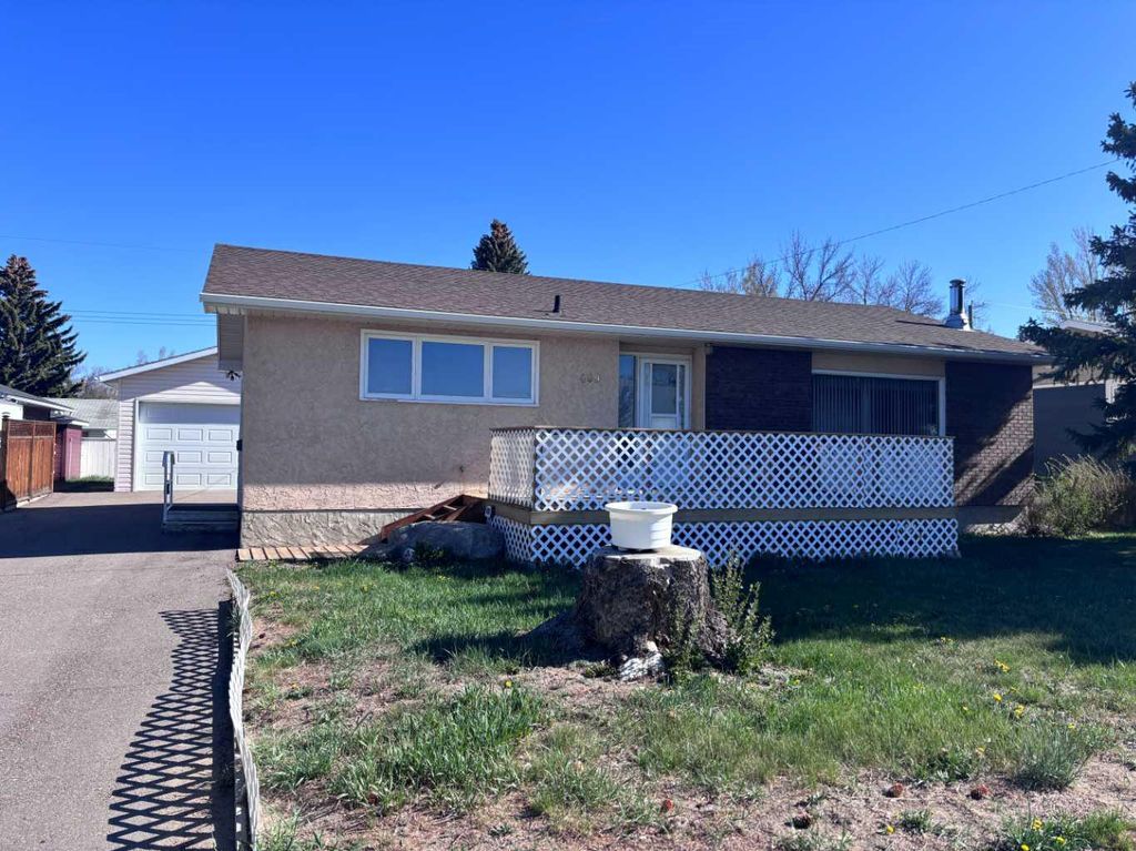 Photo of 409 Centre Avenue NE, Milk River, AB T0K 1M0 (MLS # A2309995)
