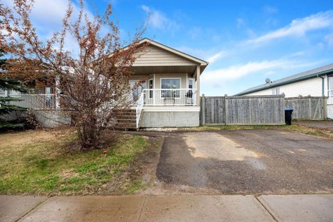 Photo of 209 Ash Way, Fort McMurray, AB T9K 0E9 (MLS # A2286178)