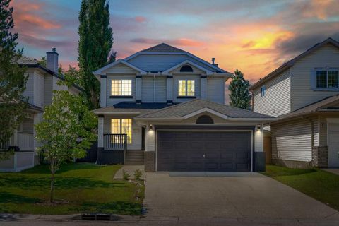 Photo of 29 Douglas Glen Crescent SE, Calgary, AB T2Z 3M6 (MLS # A2323279)