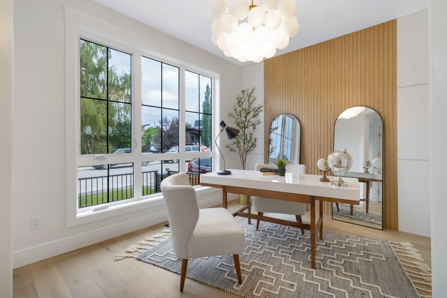 2118 Victoria Crescent NW