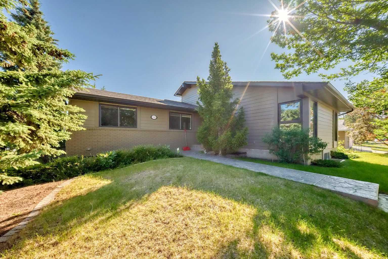 3020 Palliser Drive SW