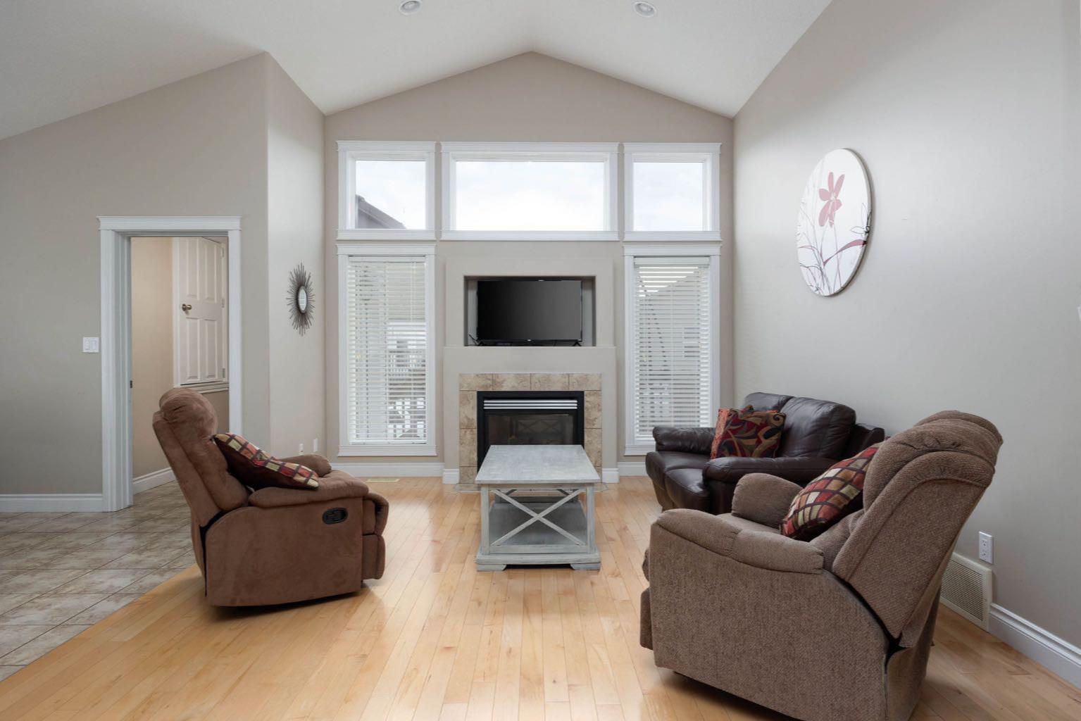 180 Mountain Avens Crescent