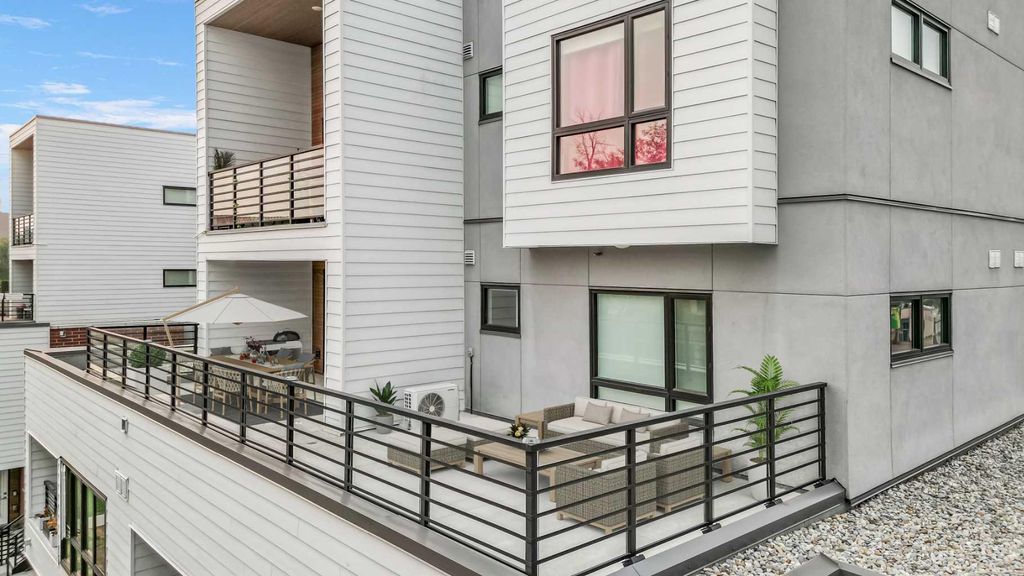 Photo of 120 18 Avenue SW #319, Calgary, AB T2S 3H5 (MLS # A2293098)