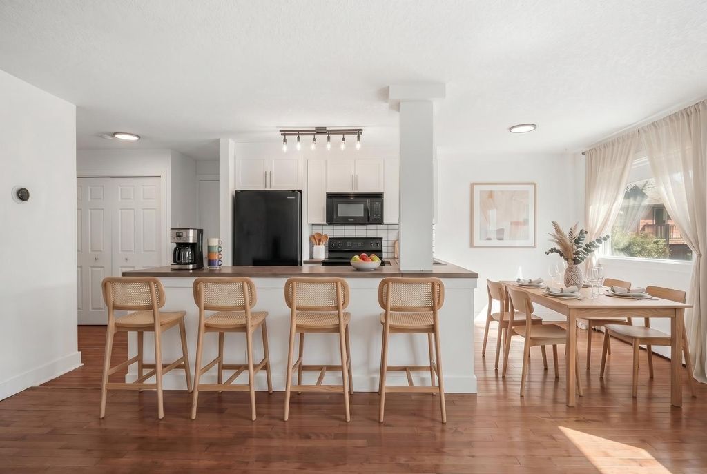 Photo of 2110 15 Street SW #7, Calgary, AB T2T 3Y8 (MLS # A2326992)
