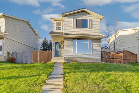 Photo of 171 Erin Woods Drive SE, Calgary, AB T2B 2V7 (MLS # A2302351)