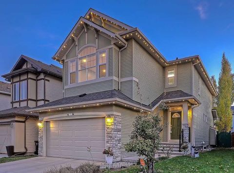 788 New Brighton Drive SE Calgary AB T2Z 0Z8