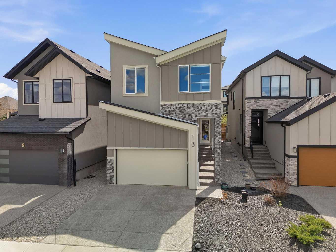 13 Coulee Crescent SW
