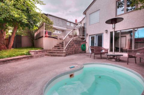 1604 Scotland Street SW Calgary AB T3C 2L5