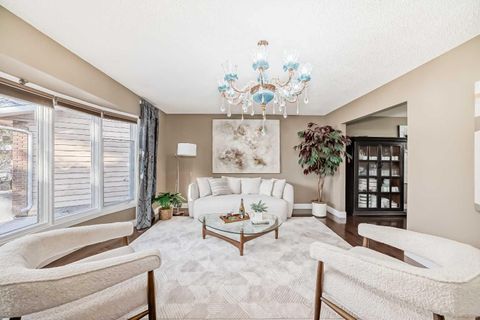 36 Varsity Estates Court NW Calgary AB T3B 5B1