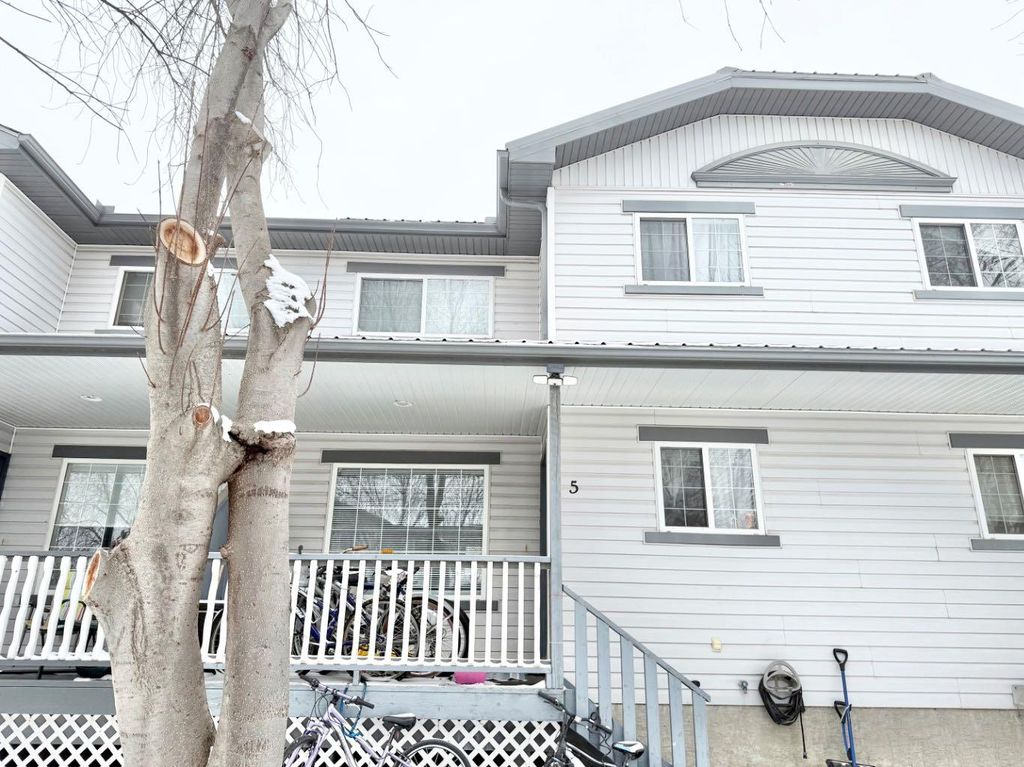 Photo of 5 Garrow Crescent E, Brooks, AB T1R 1H2 (MLS # A2288196)