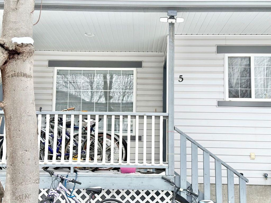 Photo of 5 Garrow Crescent E, Brooks, AB T1R 1H2 (MLS # A2288196)