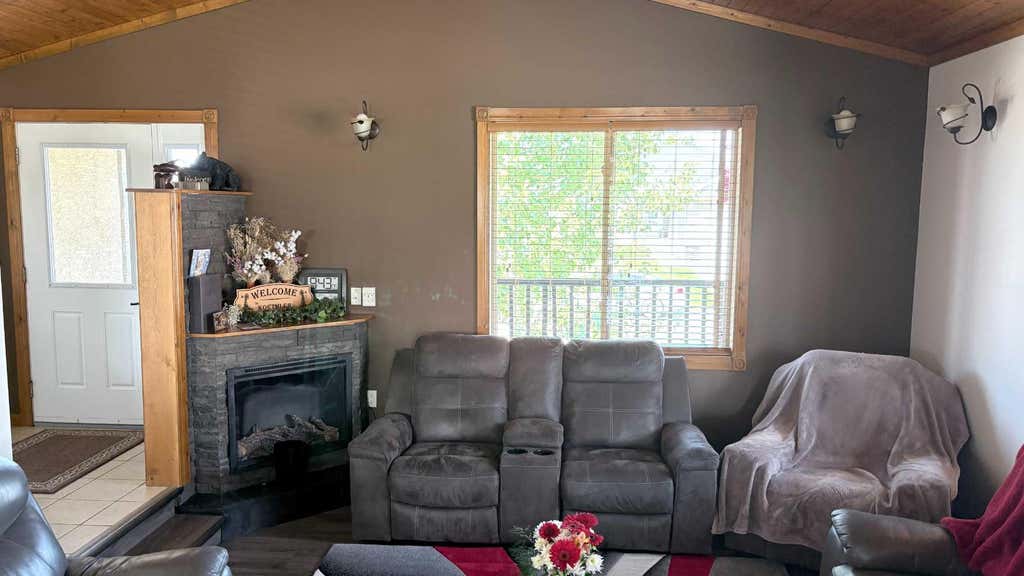 Photo of 253 Westview Crescent, Bow Island, AB T0K 0G0 (MLS # A2326095)