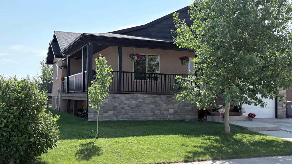 Photo of 253 Westview Crescent, Bow Island, AB T0K 0G0 (MLS # A2326095)