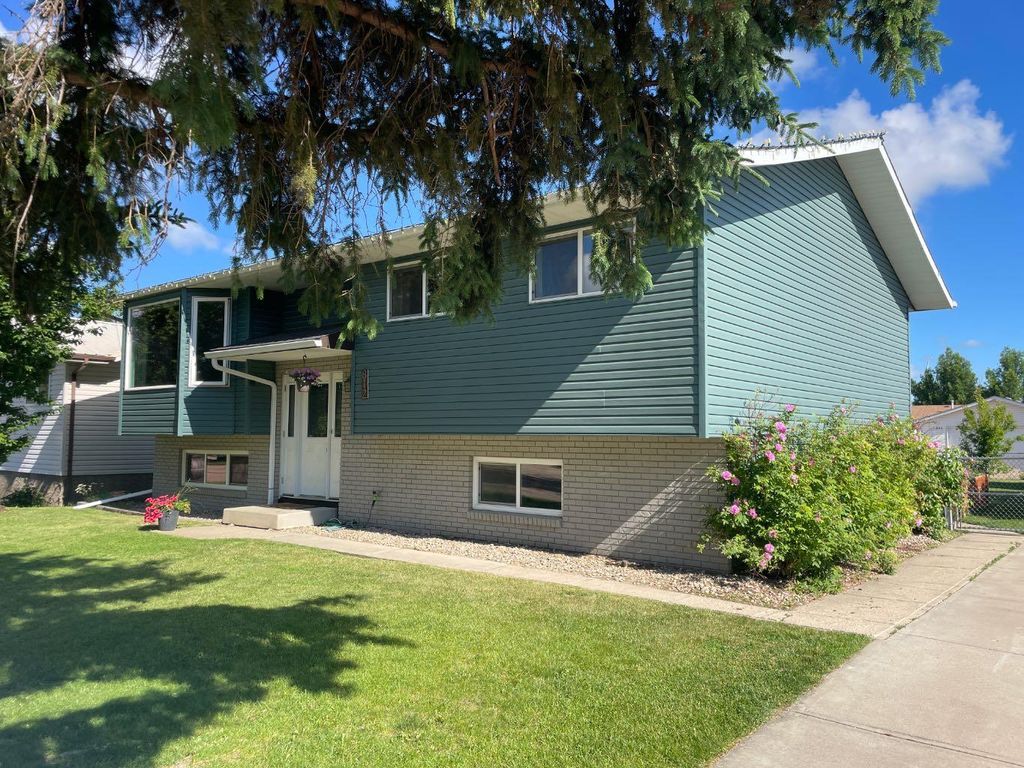 Photo of 812 3 Avenue, Bassano, AB T0J 0B0 (MLS # A2324698)